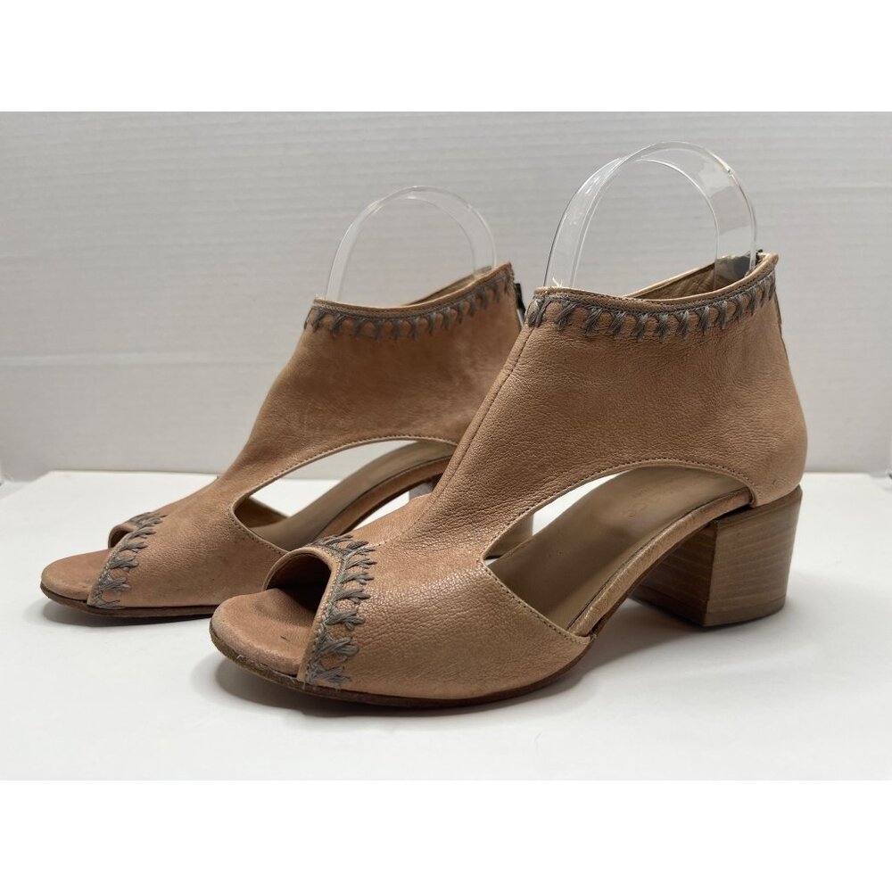 Sundance Point of Difference Stacked Heel Open Toe‎ Sandals Size 38/ 8